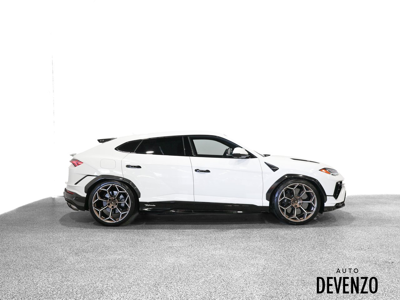 Lamborghini Urus 2023 Blanc Saint-Eustache - photo #1