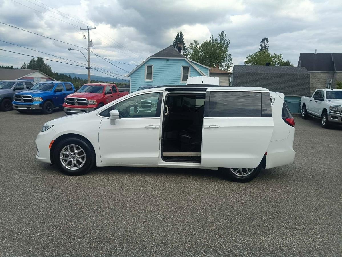 2022 Chrysler Pacifica White Lac Mégantic - photo #3