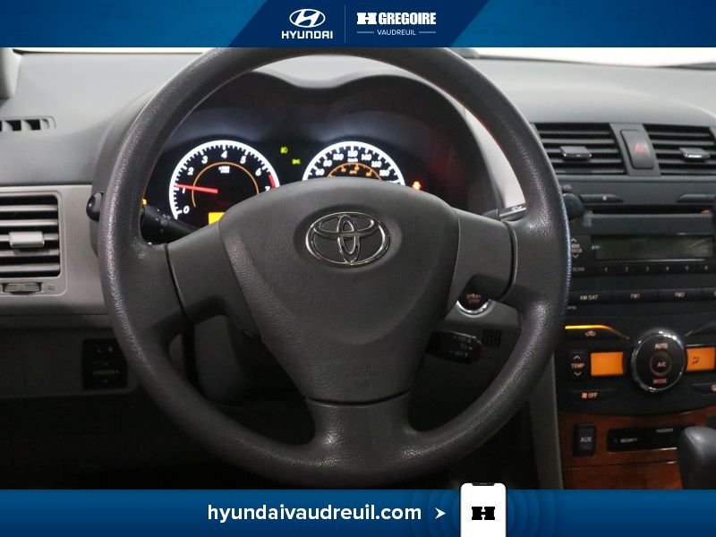 2009 Toyota Corolla White Laval - photo #21
