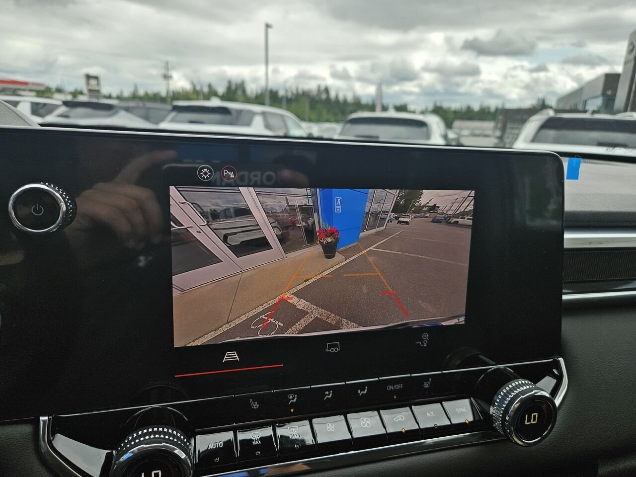 GMC Canyon Elevation cabine multiplace 4RM 2026 Blanc sommet Thetford Mines - photo #7