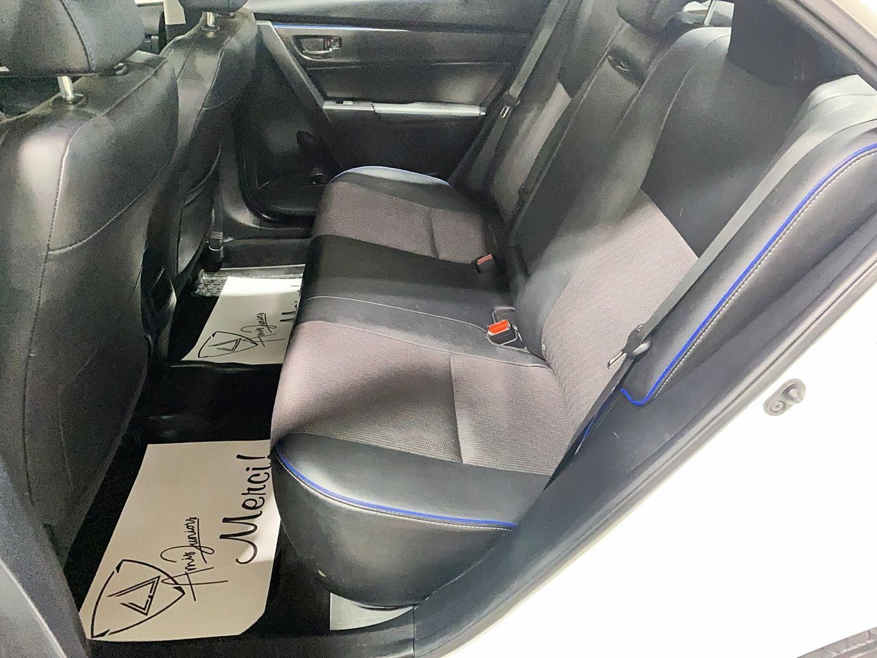 2018 Toyota Corolla VIN 2T1BURHE3JC022129 White Baie-Comeau - photo #7