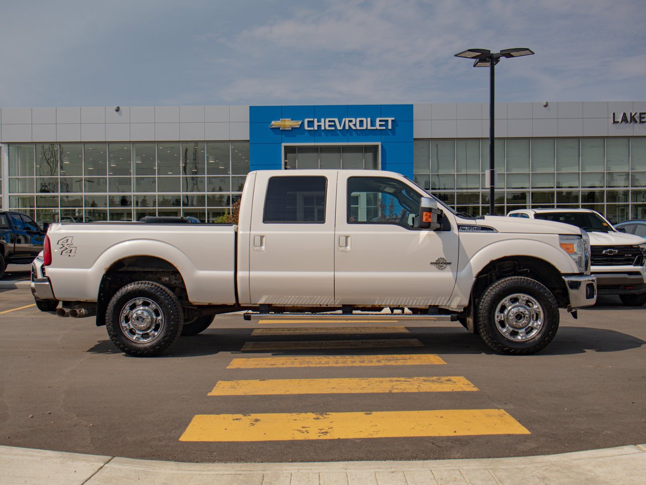 2016 Ford Super Duty F-350 SRW 4WD Crew Cab 156 Lariat White Sherwood Park - photo #11