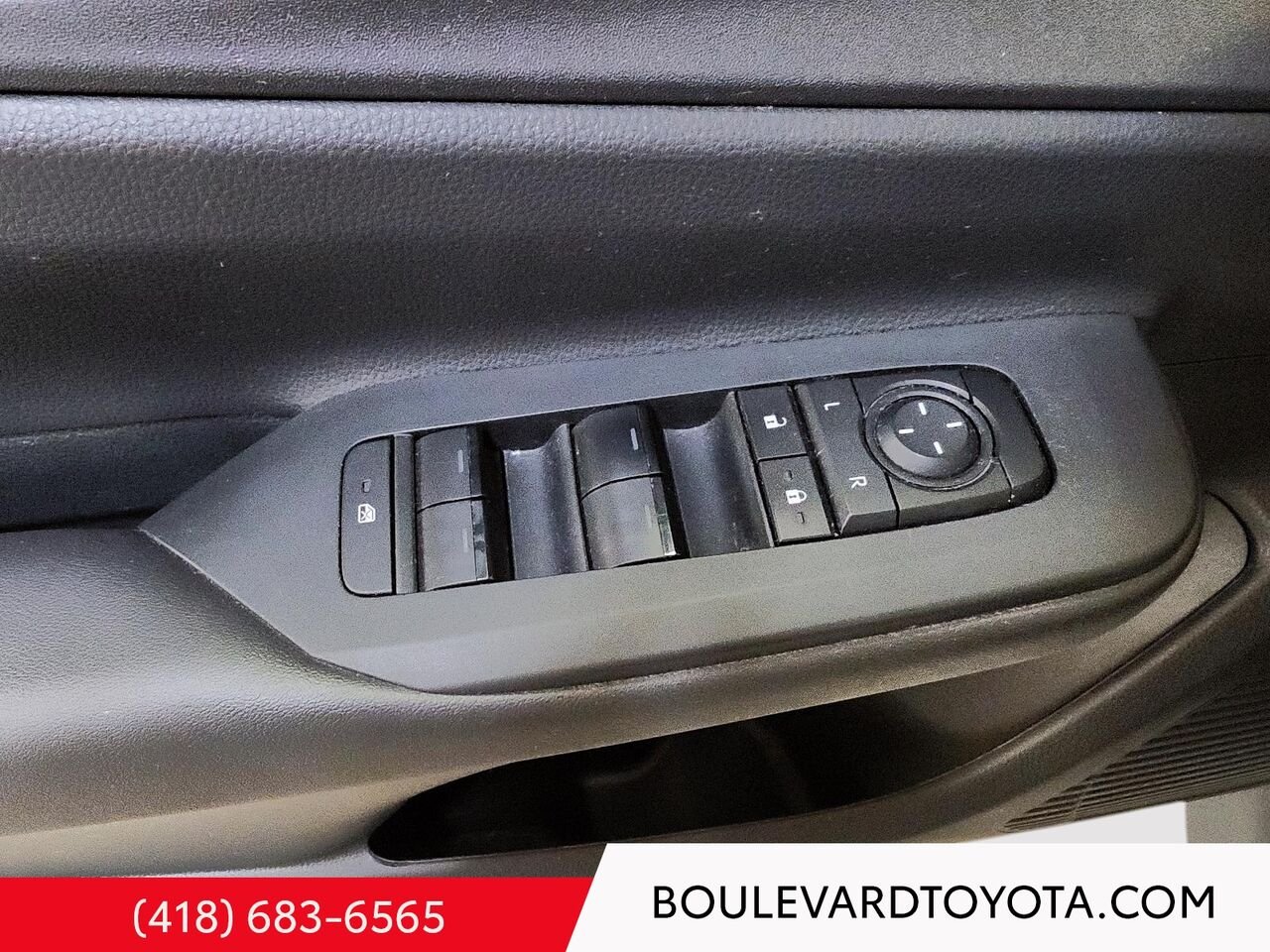 2025 Toyota Prius hybride branchable 531784-5 | SE Grey Québec - photo #8