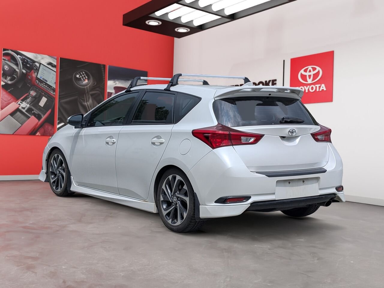 2018 Toyota Corolla iM JTNKARJE2JJ571162 White Sherbrooke - photo #1