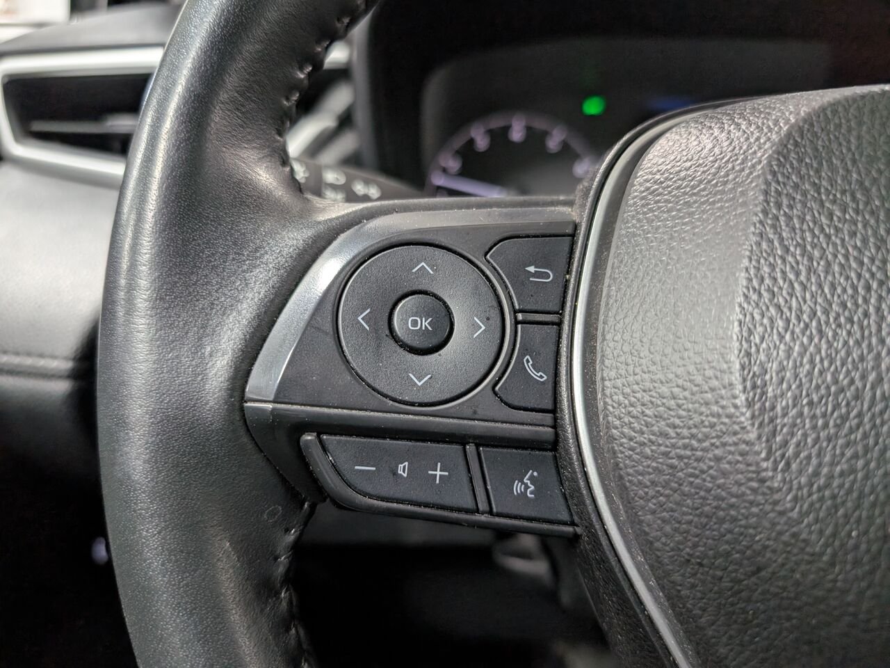 Toyota Corolla Cross LE/SIÈGES CHAUFFANTS/VOLANT CHAUFFANT/CAMÉRA DE RECUL/BLUETOOTH/AC 2024 Noir de jais mica Sherbrooke - photo #11