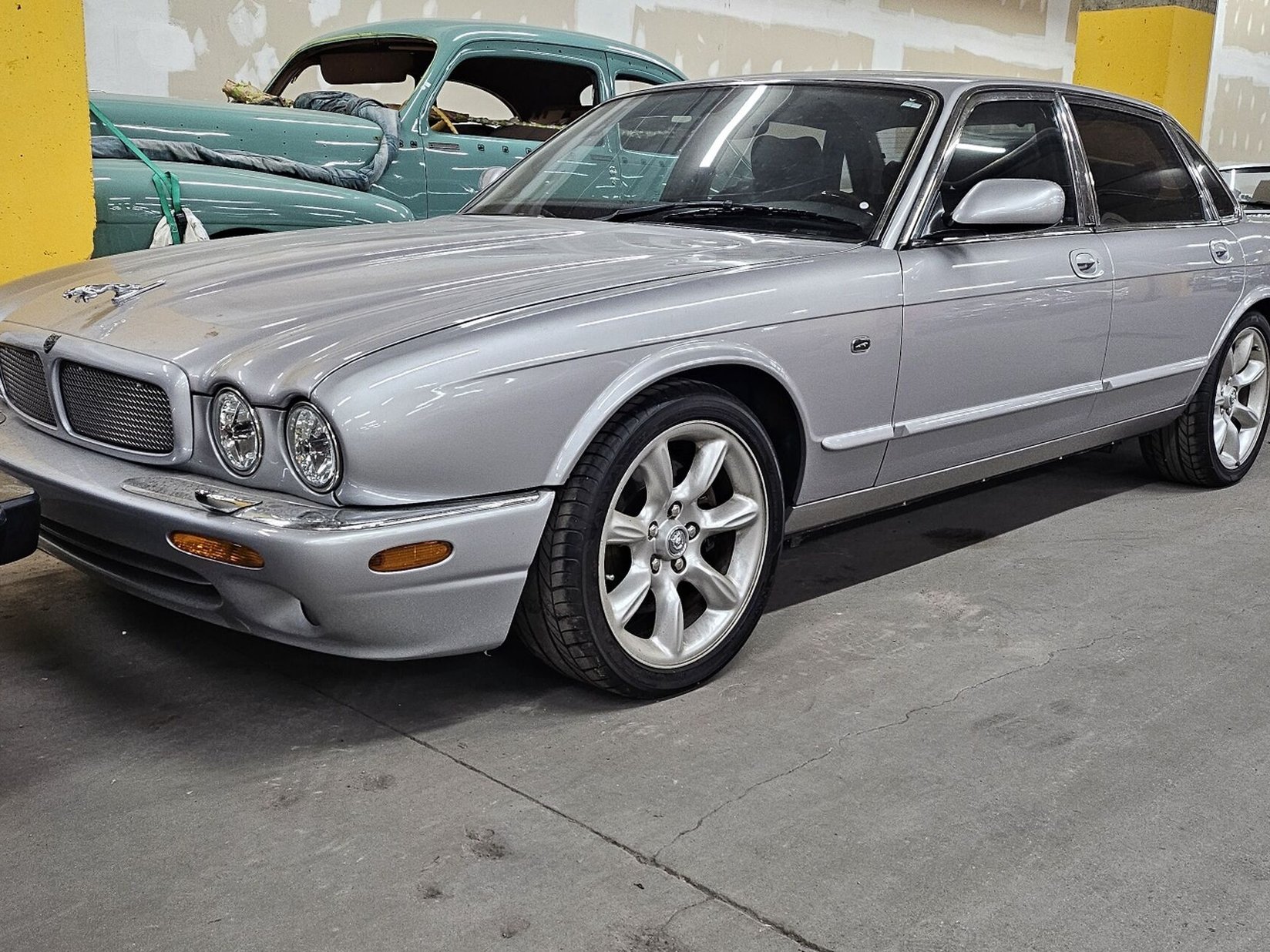 2003 Jaguar XJ Series Silver Montreal - photo #0