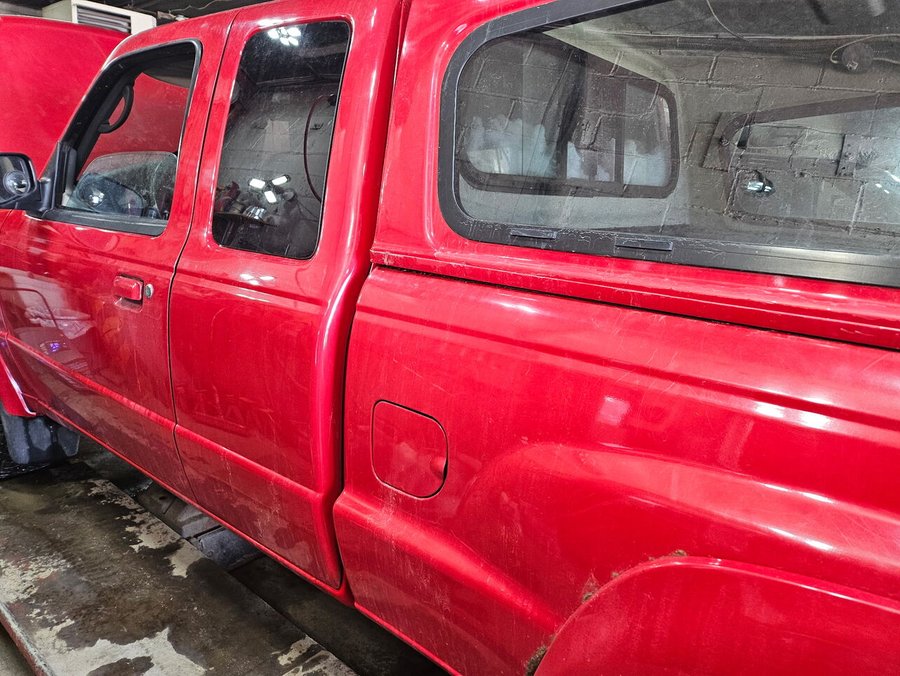 2004 Mazda B-Series 2WD Truck Cab Plus4 125" WB 3.0L Man SE Red