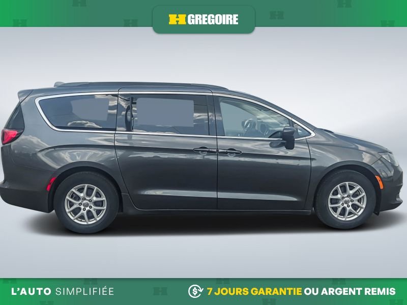 2019 Chrysler Pacifica Grey Laval - photo #10