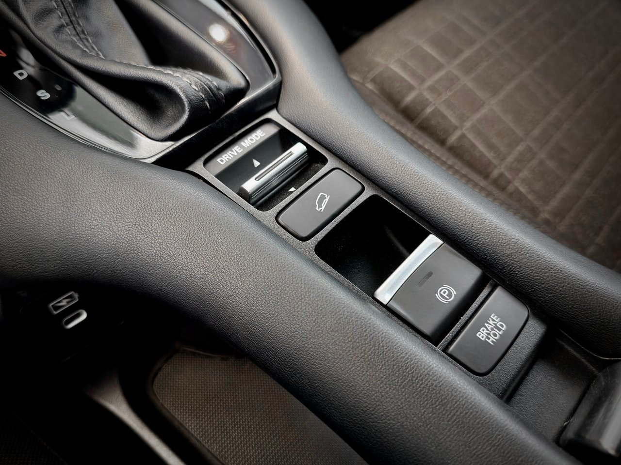 2024 Honda HR-V Black Notre-Dame-des-Prairies - photo #25