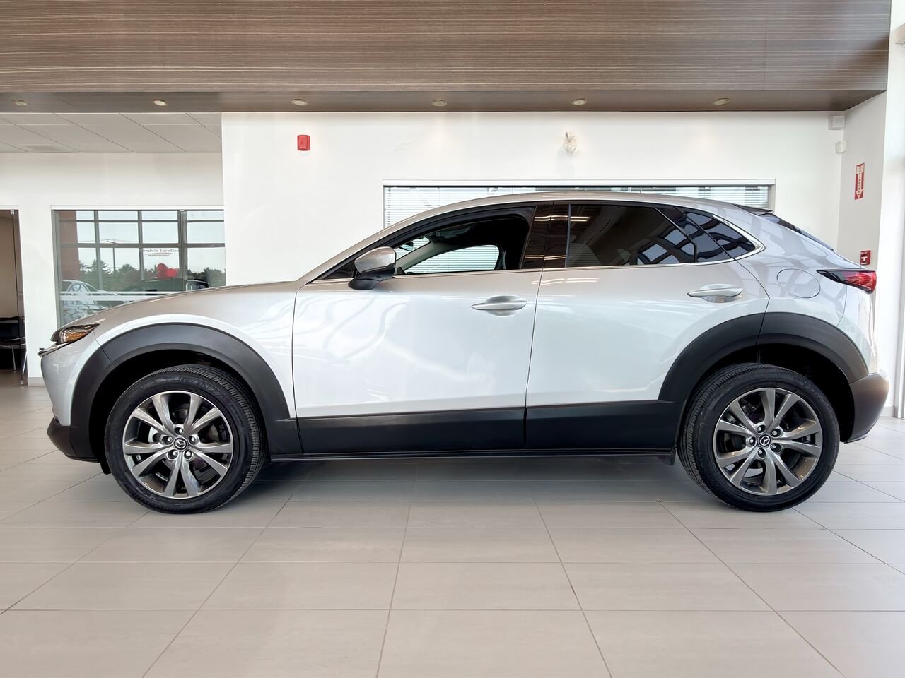 2023 Mazda CX-30 Silver Notre-Dame-des-Prairies - photo #8