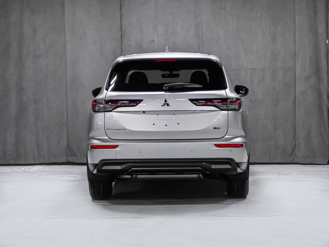 2026 Mitsubishi Outlander ES Graphite Grey Montreal - photo #2