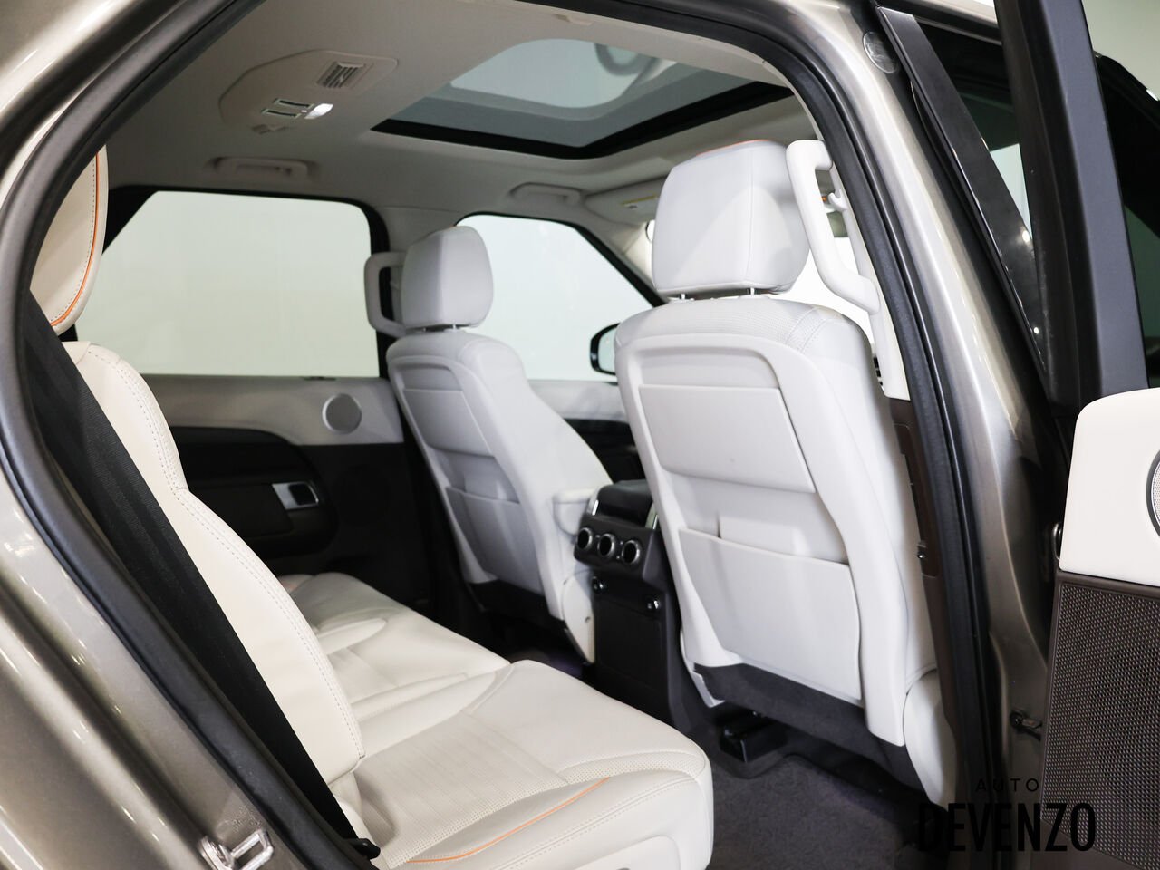 2019 Land Rover Discovery Silver Saint-Eustache - photo #7