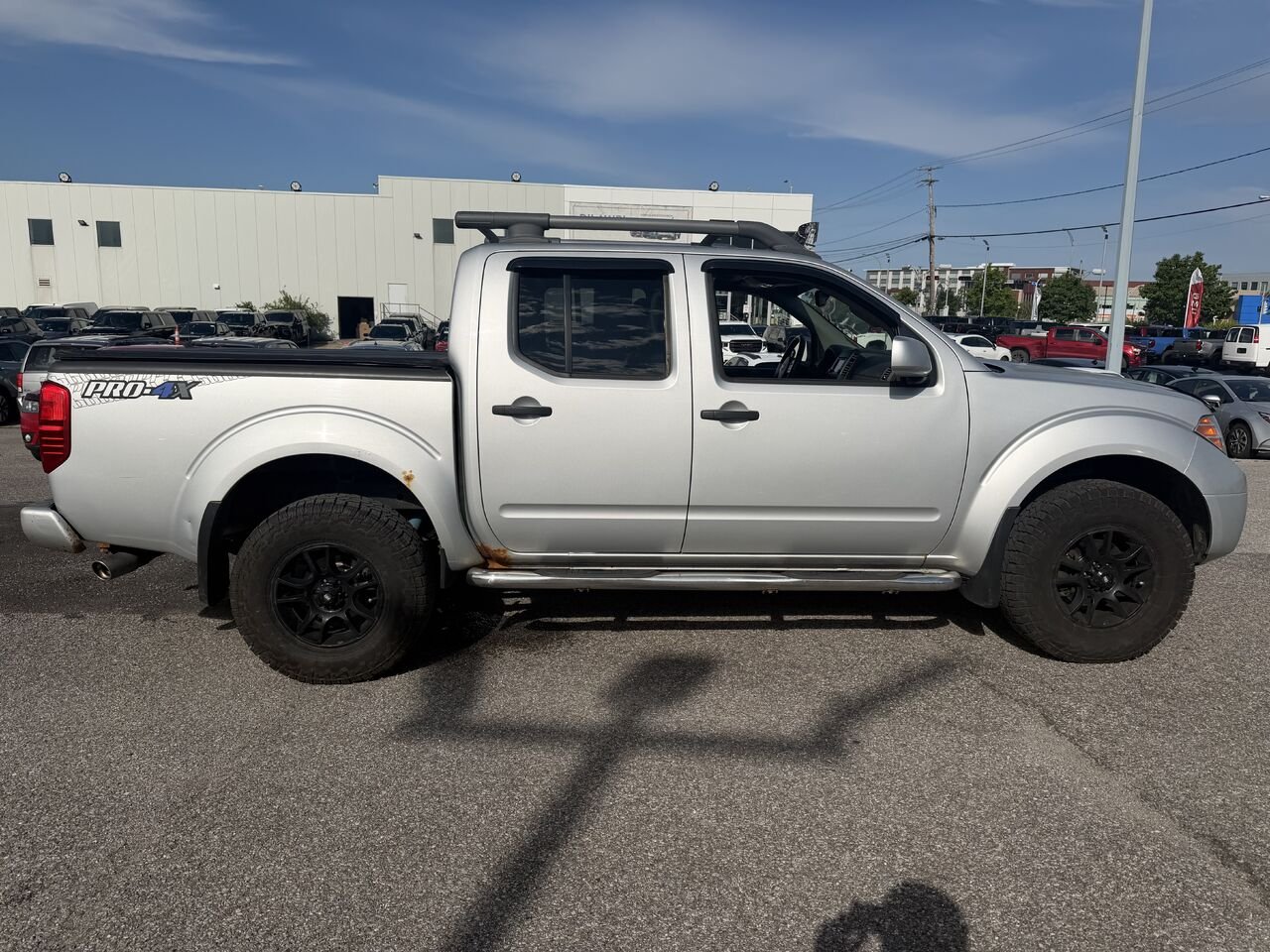 NISSAN FRONTIER PRO-4X SV cabine double 4x4 caisse longue BA 2018 Gris Gatineau - photo #14
