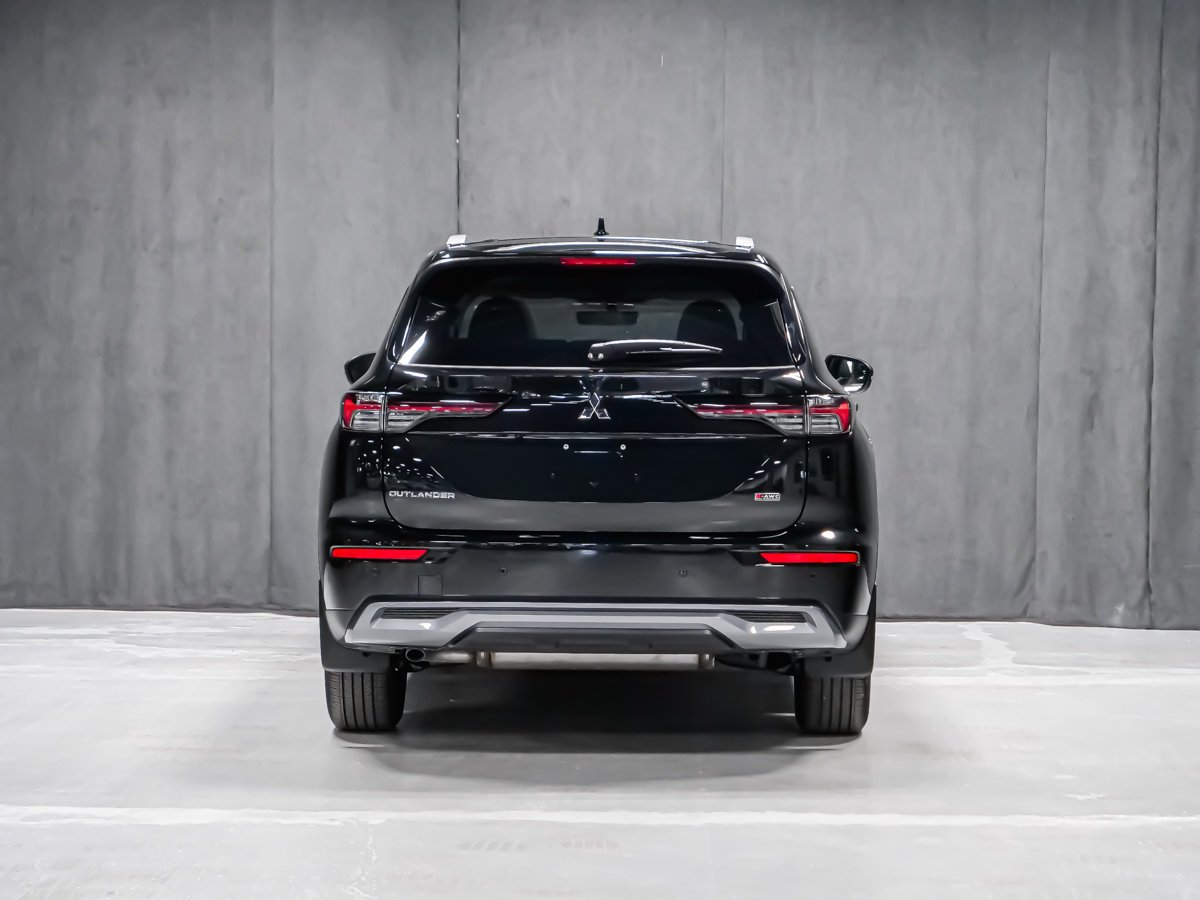 Mitsubishi Outlander LE 2026 Diamant noir Montréal - photo #4