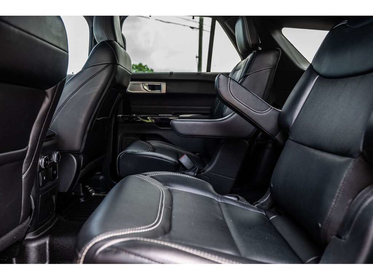 2022 Ford Explorer Red Sainte-Julienne - photo #31