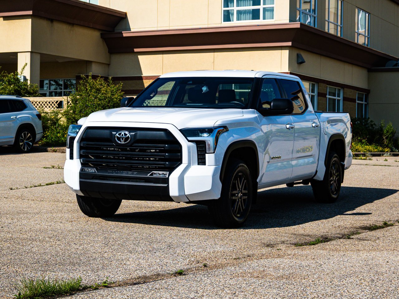 2025 Toyota Tundra 4x4 Crewmax SR White Sherwood Park - photo #3