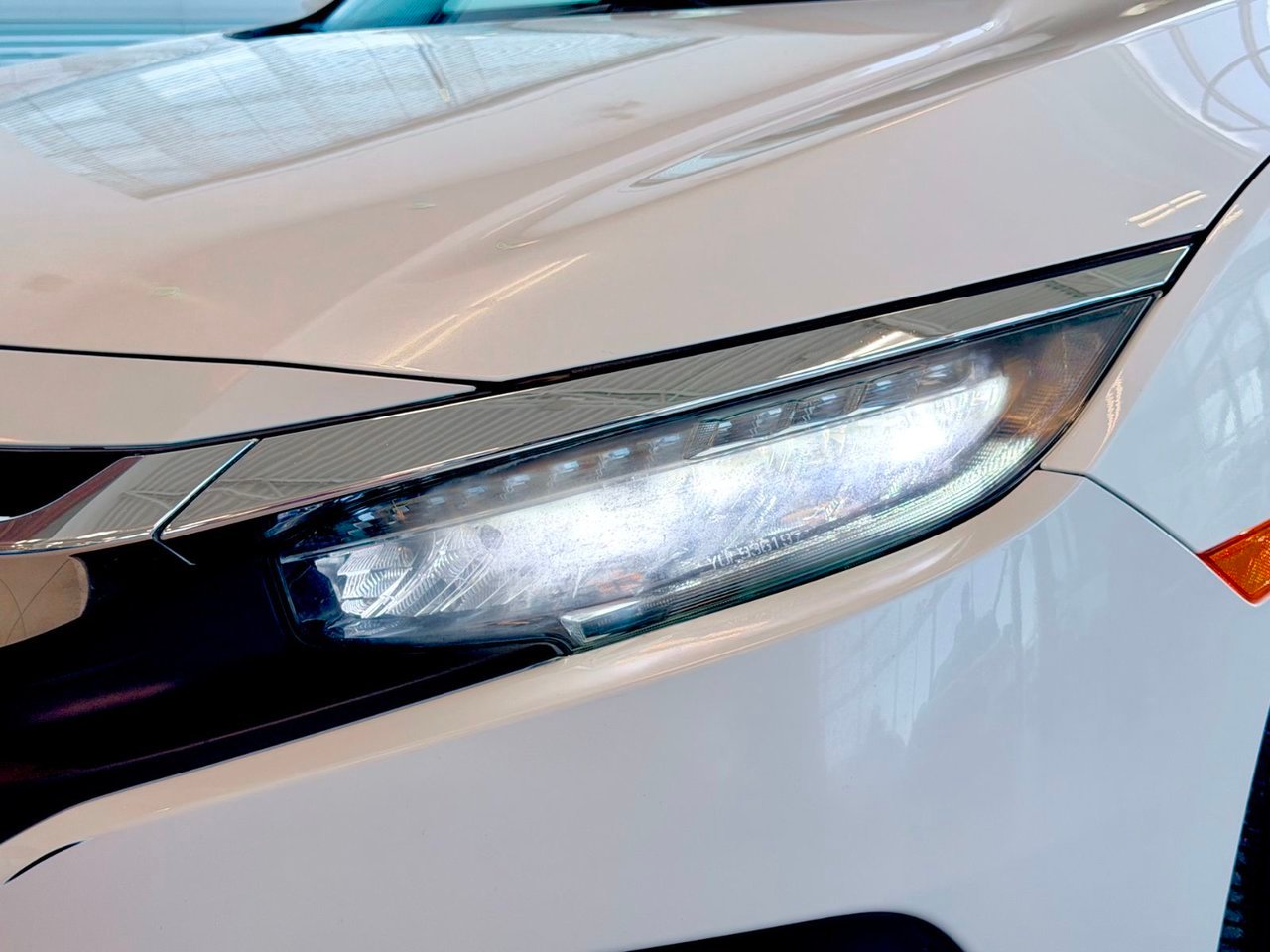 Honda Civic Sedan 2018 Blanc Notre-Dame-des-Prairies - photo #2