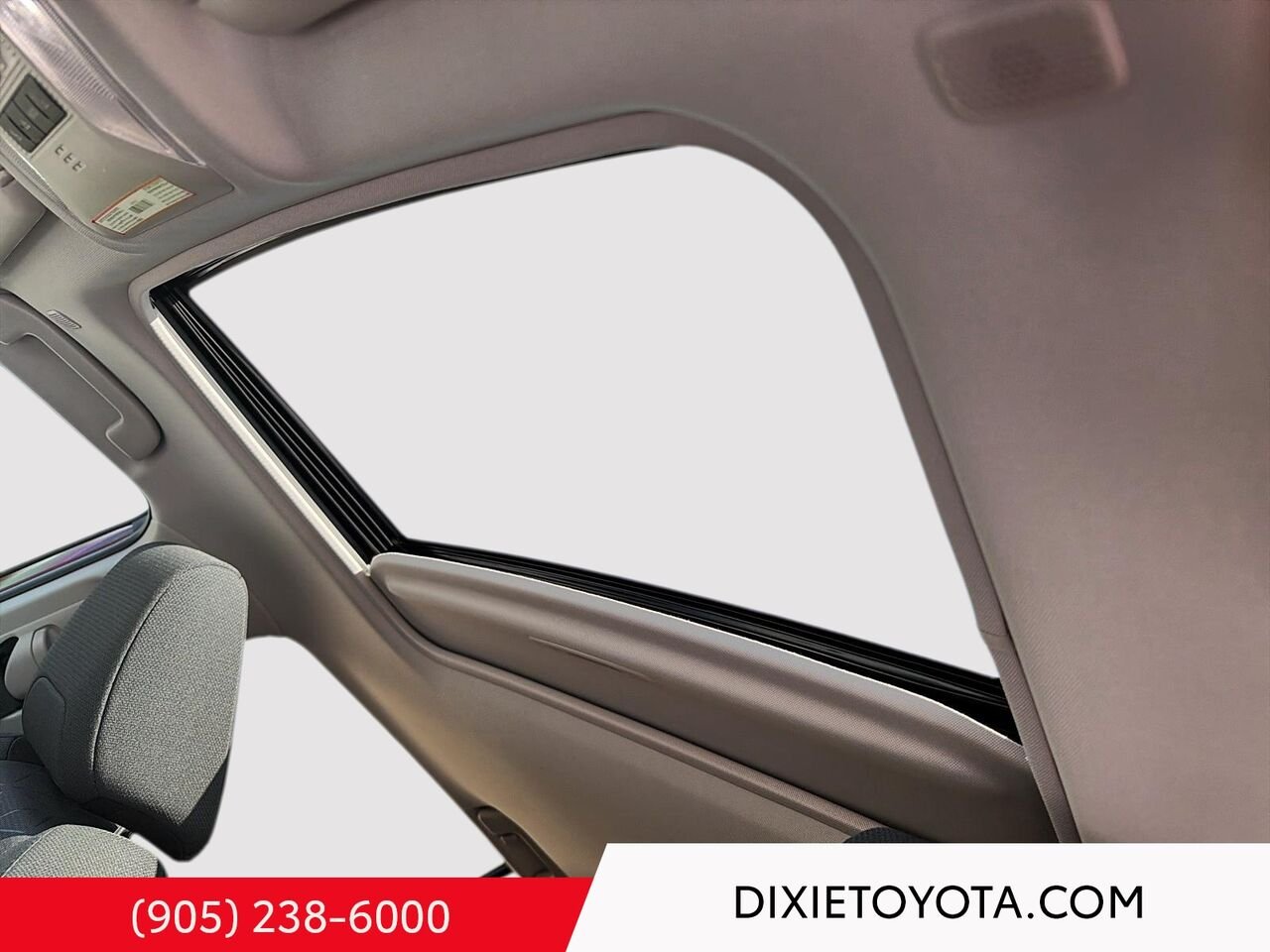 2024 Toyota RAV4 XLE AWD / CLEAN CARFAX / HEATED SEATS / MOONROOF / ALLOY WHEELS / CARPLAY AND ANDROID AUTO Red Mississauga - photo #10