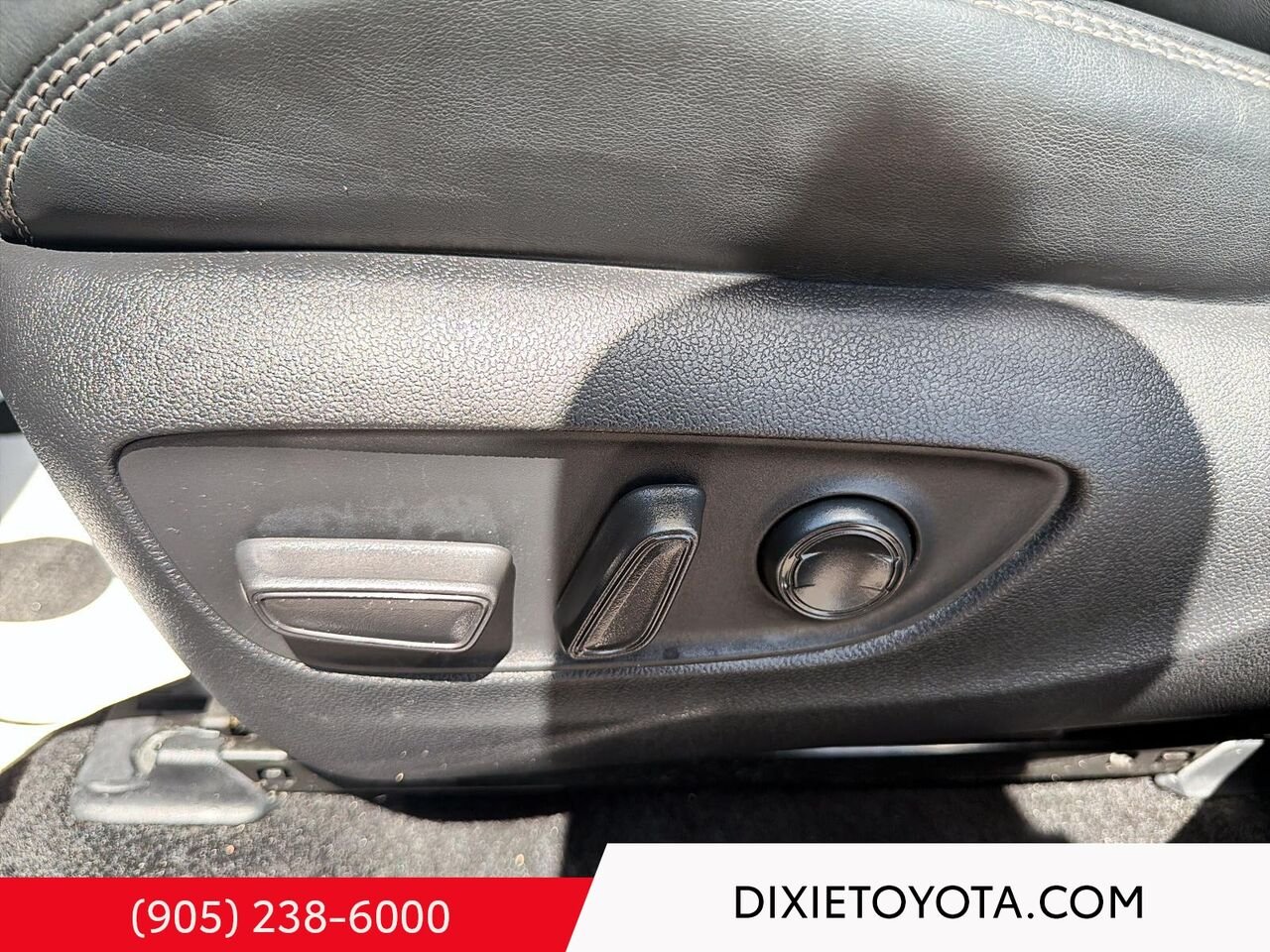 2024 Toyota RAV4 Hybrid XLE PREMIUM AWD / CLEAN CARFAX / HEATED SEATS / MOONROOF / ALLOY WHEELS / CARPLAY AND ANDROID AUTO Midnight Black Metallic Mississauga - photo #9