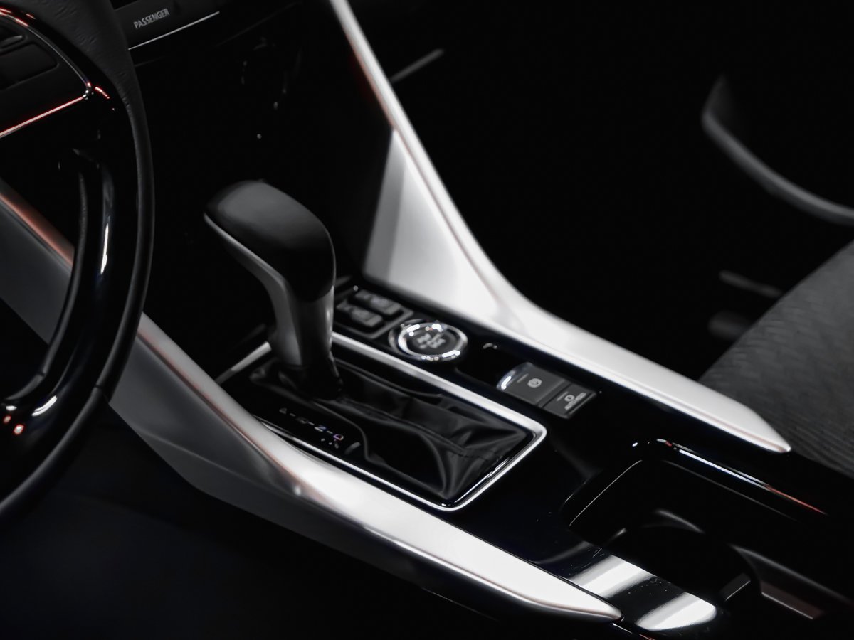 2026 Mitsubishi Eclipse Cross SE White Diamond Montreal - photo #12
