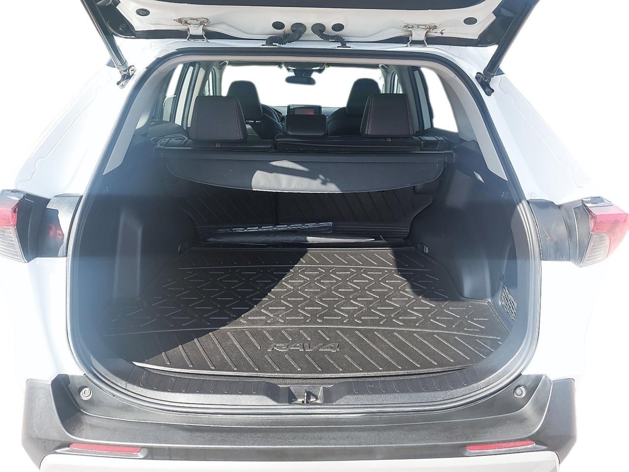 2022 Toyota RAV4 VIN 2T3J1RFV8NW279709 White Chicoutimi - photo #5
