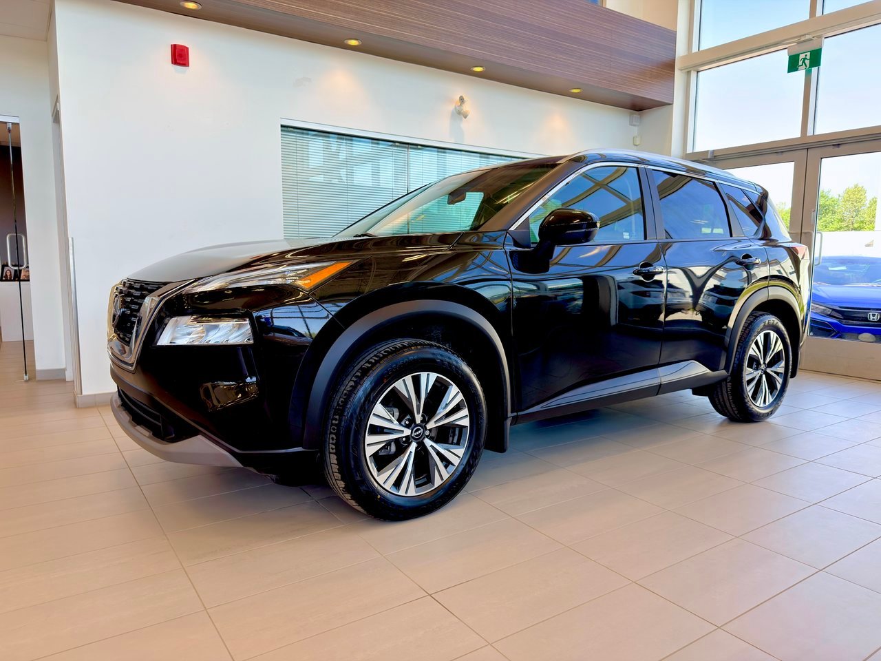 2023 Nissan Rogue Black Notre-Dame-des-Prairies - photo #2