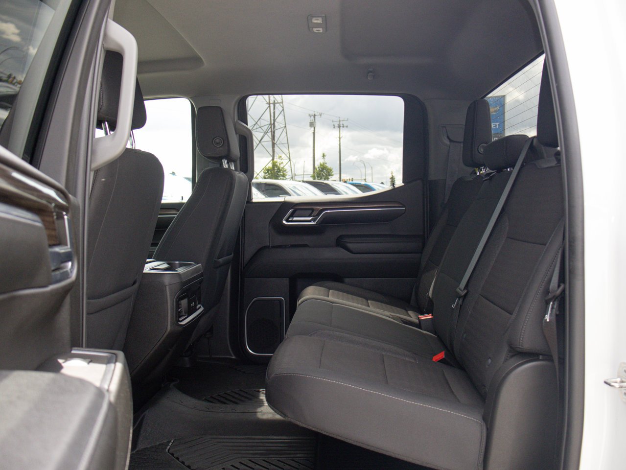 2024 Chevrolet Silverado 1500 4WD Crew Cab 147 RST White Sherwood Park - photo #31