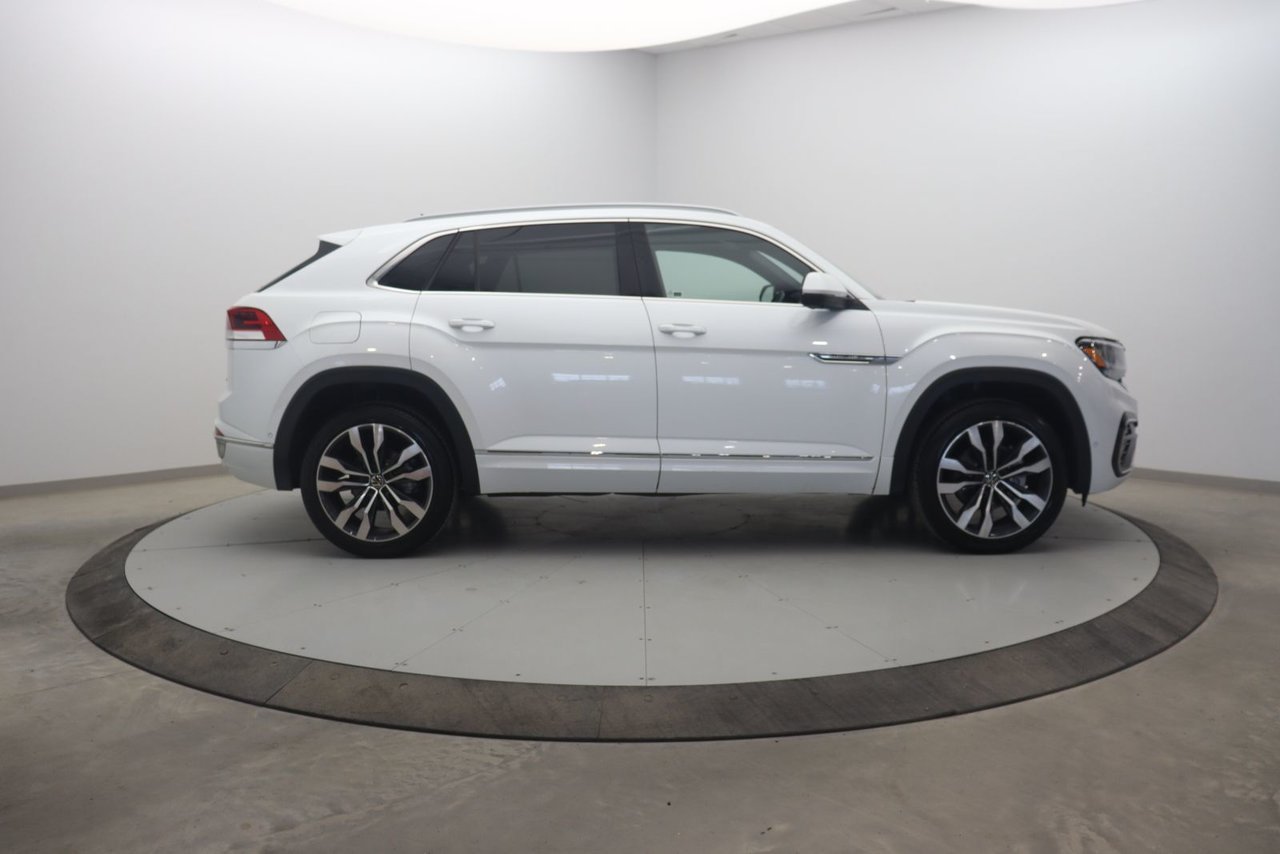 2022 Volkswagen Atlas Cross Sport VIN 1V2FC2CA8NC204308 White Baie-Comeau - photo #2