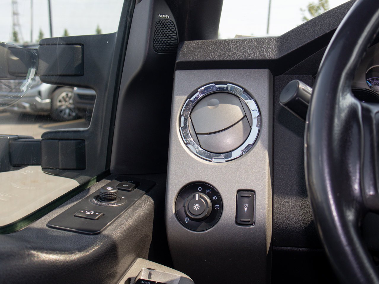 2016 Ford Super Duty F-350 SRW 4WD Crew Cab 156 Lariat White Sherwood Park - photo #20