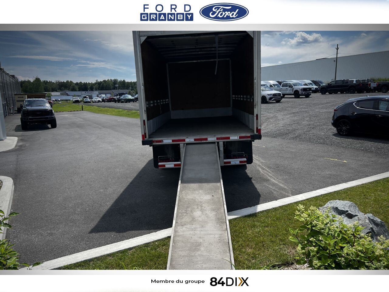 2022 Ford Super Duty F-550 DRW White Granby - photo #4