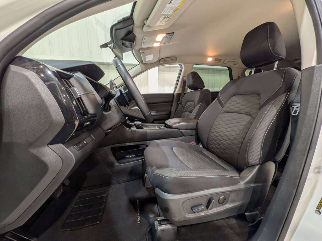 2024 Nissan Pathfinder S 4WD White Val-David - photo #1
