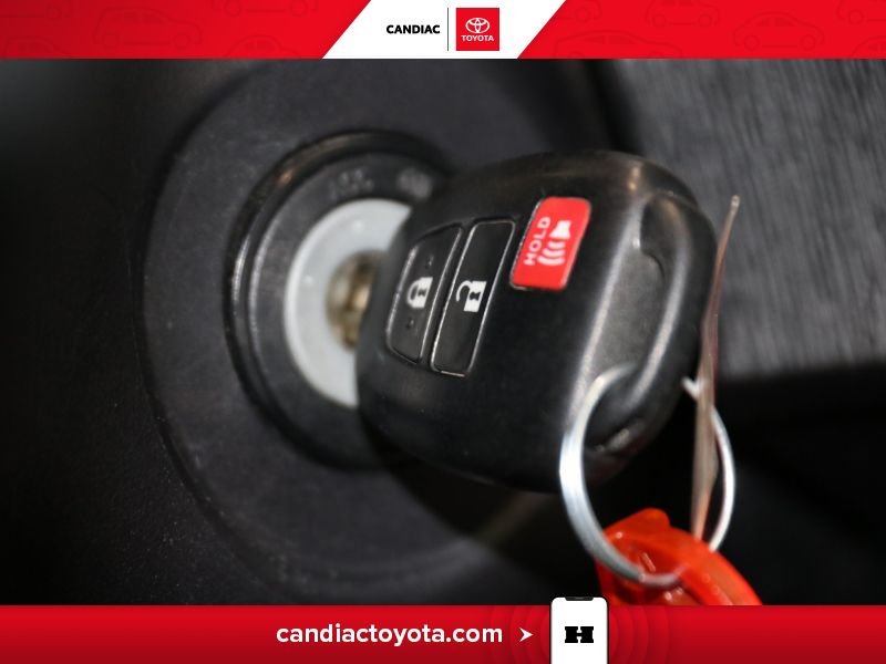 2014 Toyota Yaris Green Saint-Eustache - photo #17