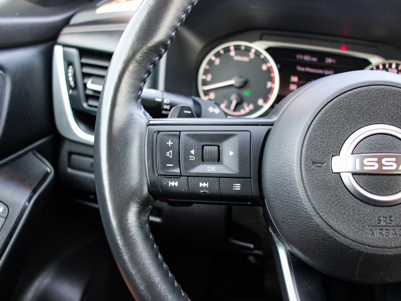 2024 Nissan Rogue AWD S White Sherwood Park - photo #18