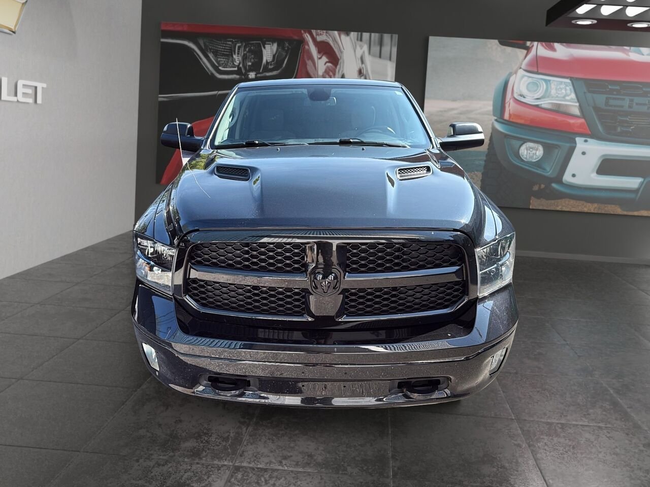 RAM 1500 CLASSIC SLT 2021 Noir Saint-Hyacinthe - photo #1