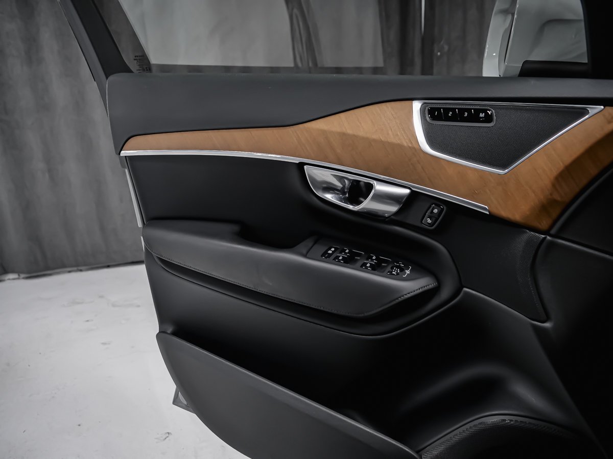 Volvo XC90 B6 CORE BRIGHT CLIMATE 2024 Gris Montréal - photo #8