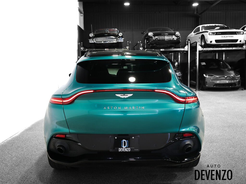 Aston Martin DBX 2022 Gris Saint-Eustache - photo #4