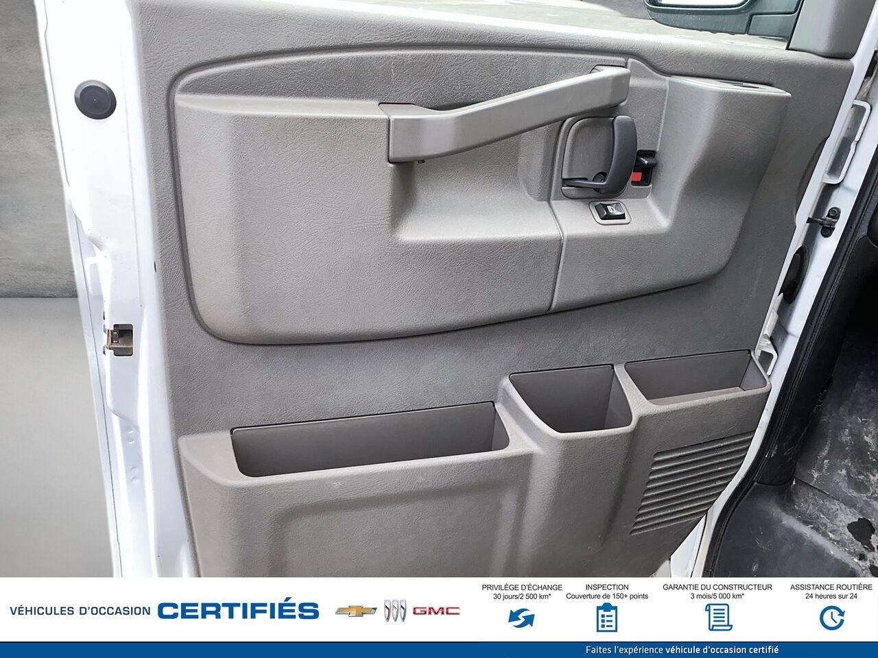 GMC Fourgonnette Savana utilitaire Traction arrière 2500 155 po 2019 Blanc Montmagny - photo #10