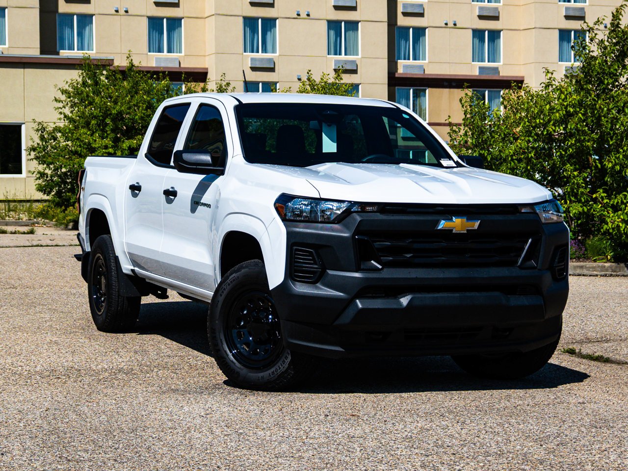2024 Chevrolet Colorado 4WD Crew Cab WT White Sherwood Park - photo #1