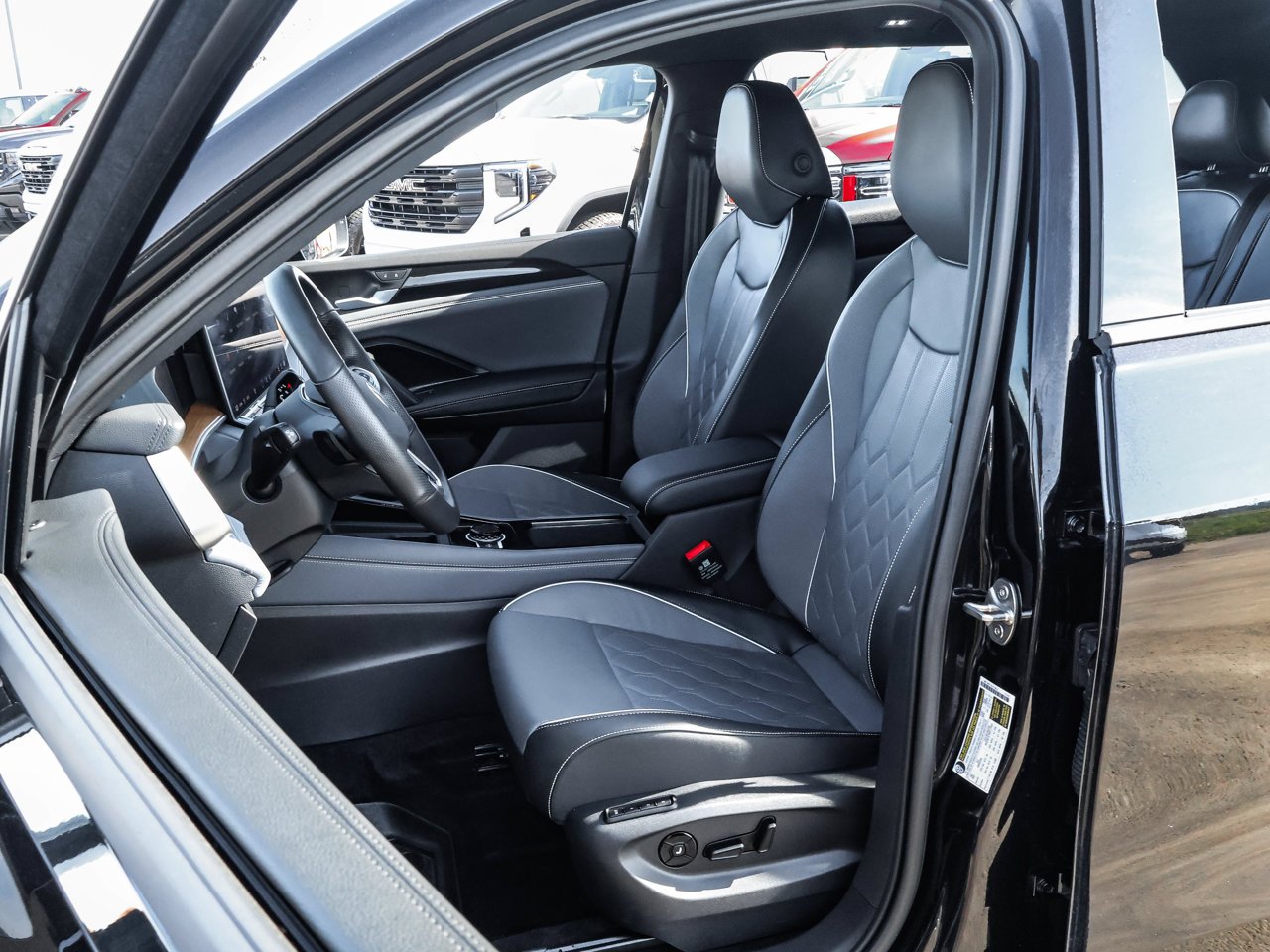 2026 Volkswagen Tiguan Highline Turbo R-Line 4MOTION Black Sherwood Park - photo #13