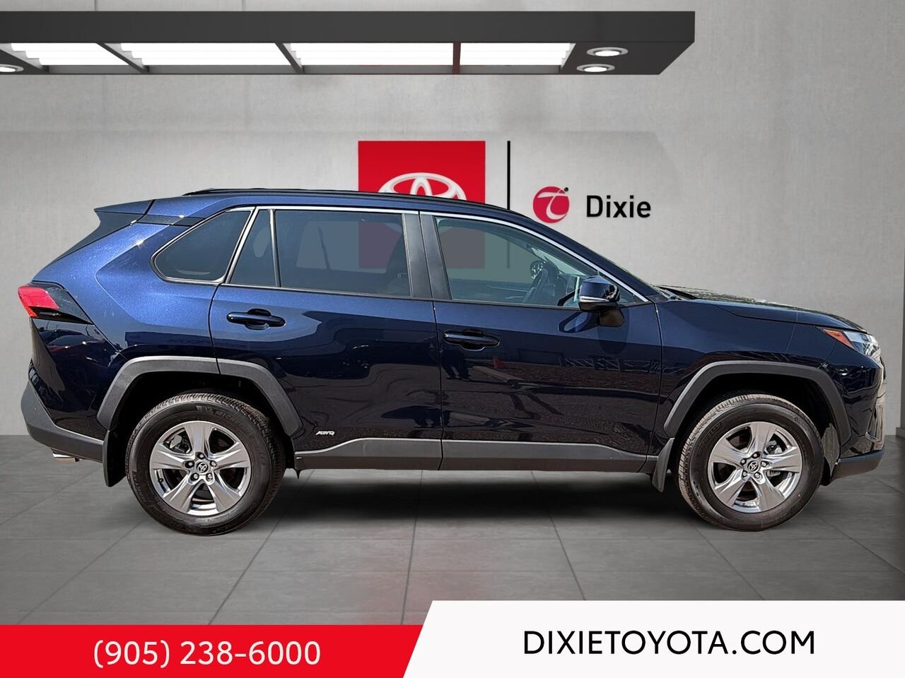 2025 Toyota RAV4 Hybrid XLE AWD / CLEAN CARFAX / HEATED SEATS / MOONROOF / ALLOY WHEELS / CARPLAY AND ANDROID AUTO Blue Mississauga - photo #2