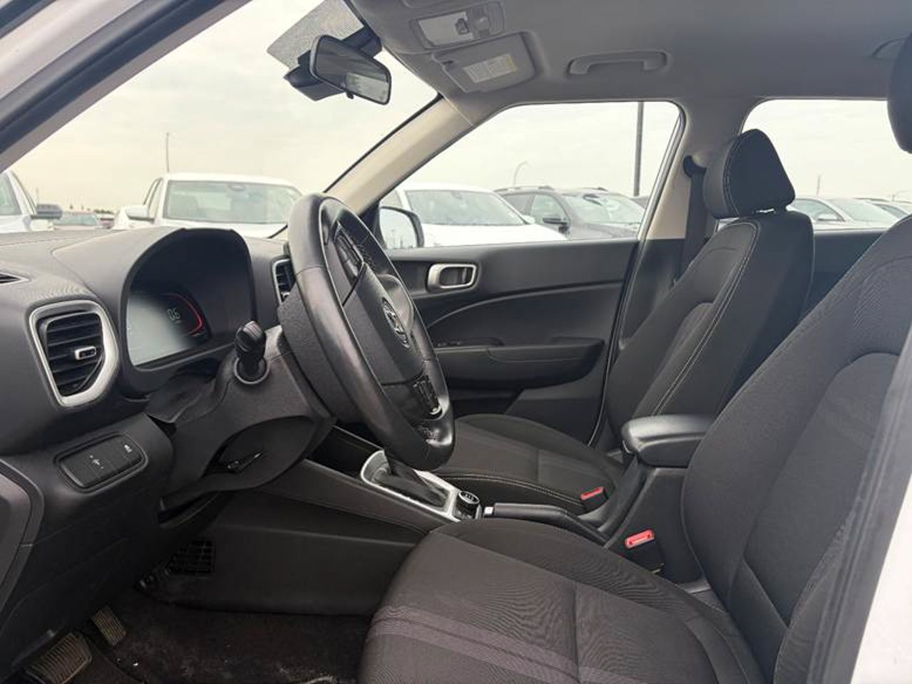 2025 Hyundai Venue Preferred IVT White Sherwood Park - photo #5