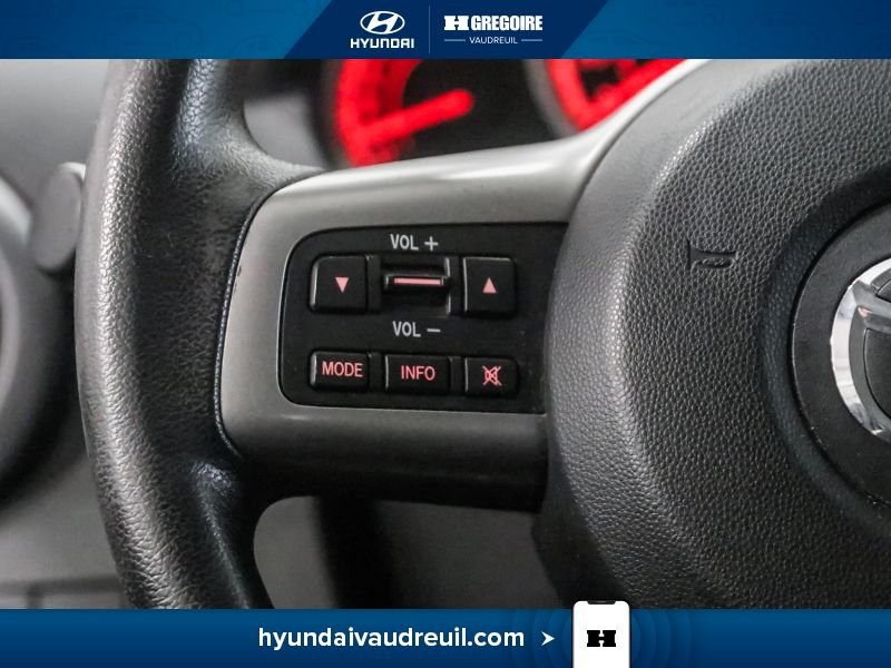 Mazda 2 2011 Argent Blainville - photo #20