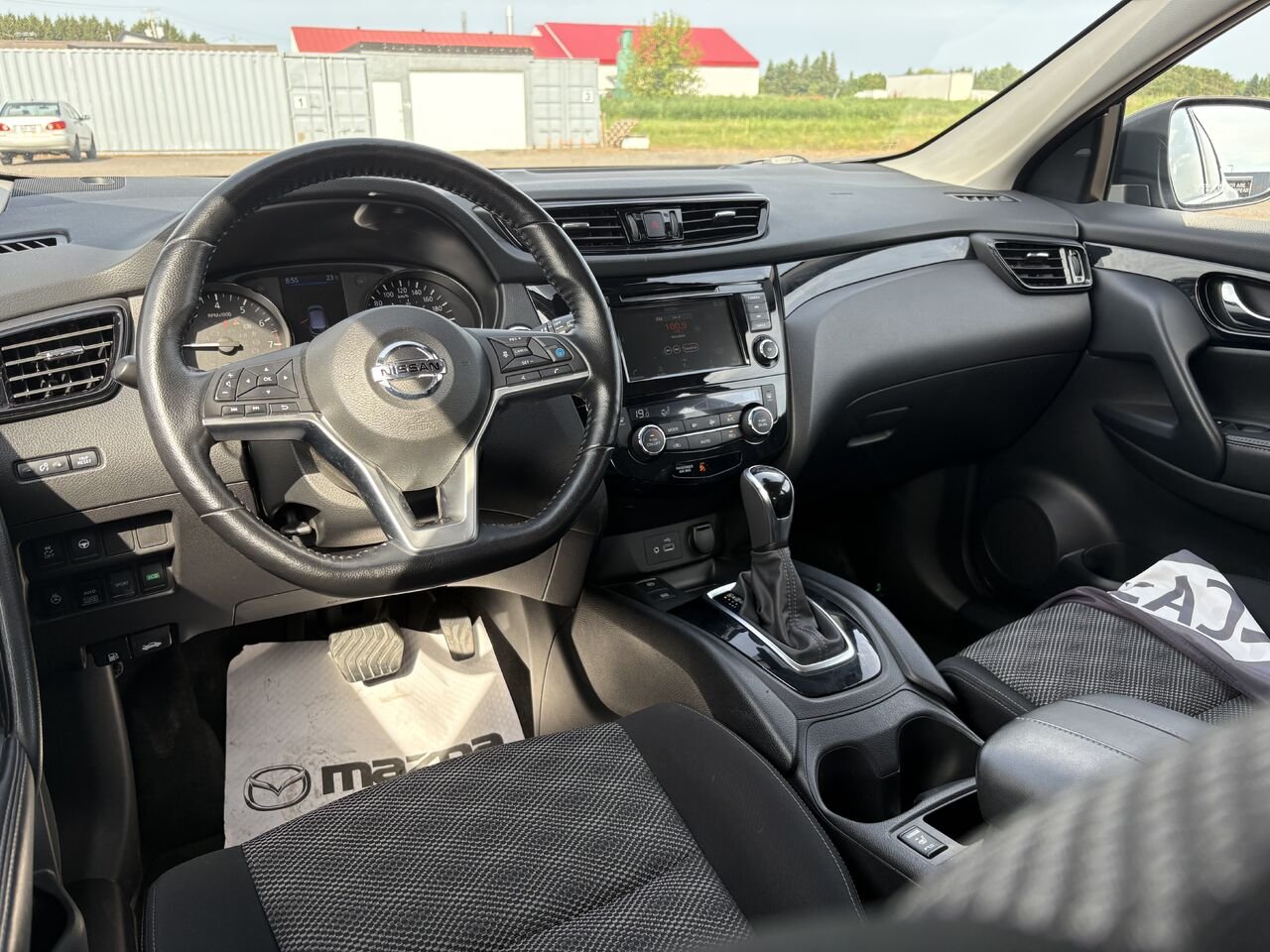 2021 Nissan Qashqai SV TI CVT Red Montmagny - photo #5