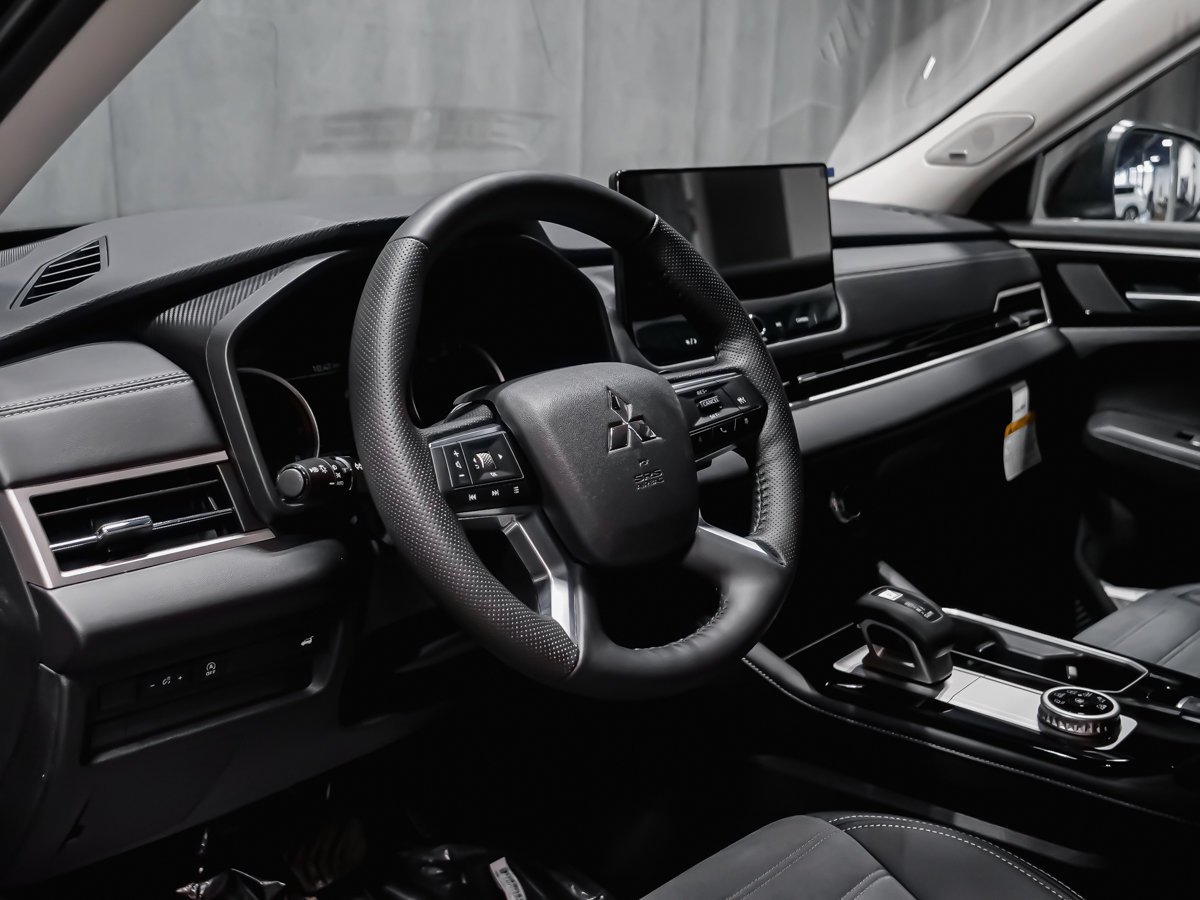 2026 Mitsubishi Outlander LE Black Diamond Montreal - photo #7