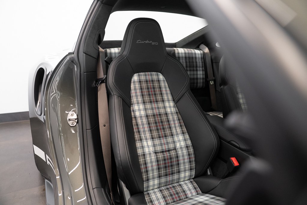 Porsche 911 Turbo 50 Years Coupe 2025 Vert Kirkland - photo #16