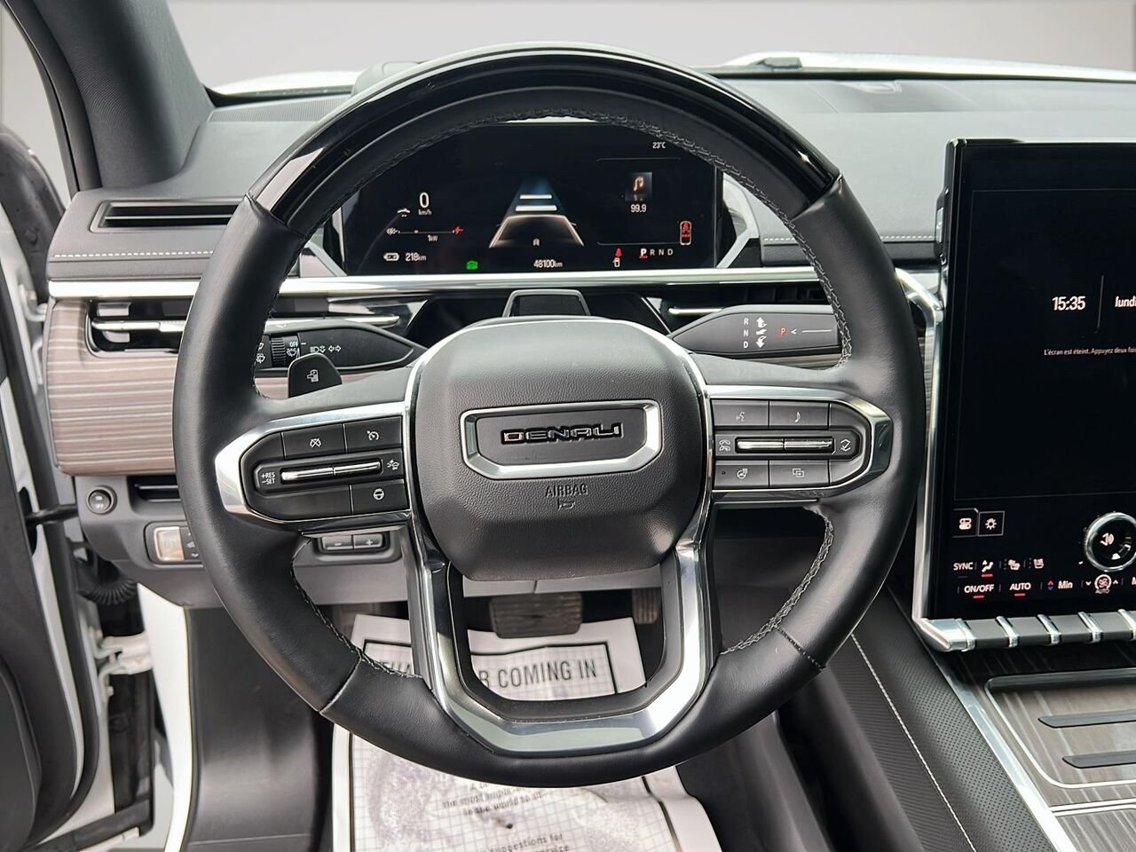 2025 GMC Sierra EV DENALI White Québec - photo #11