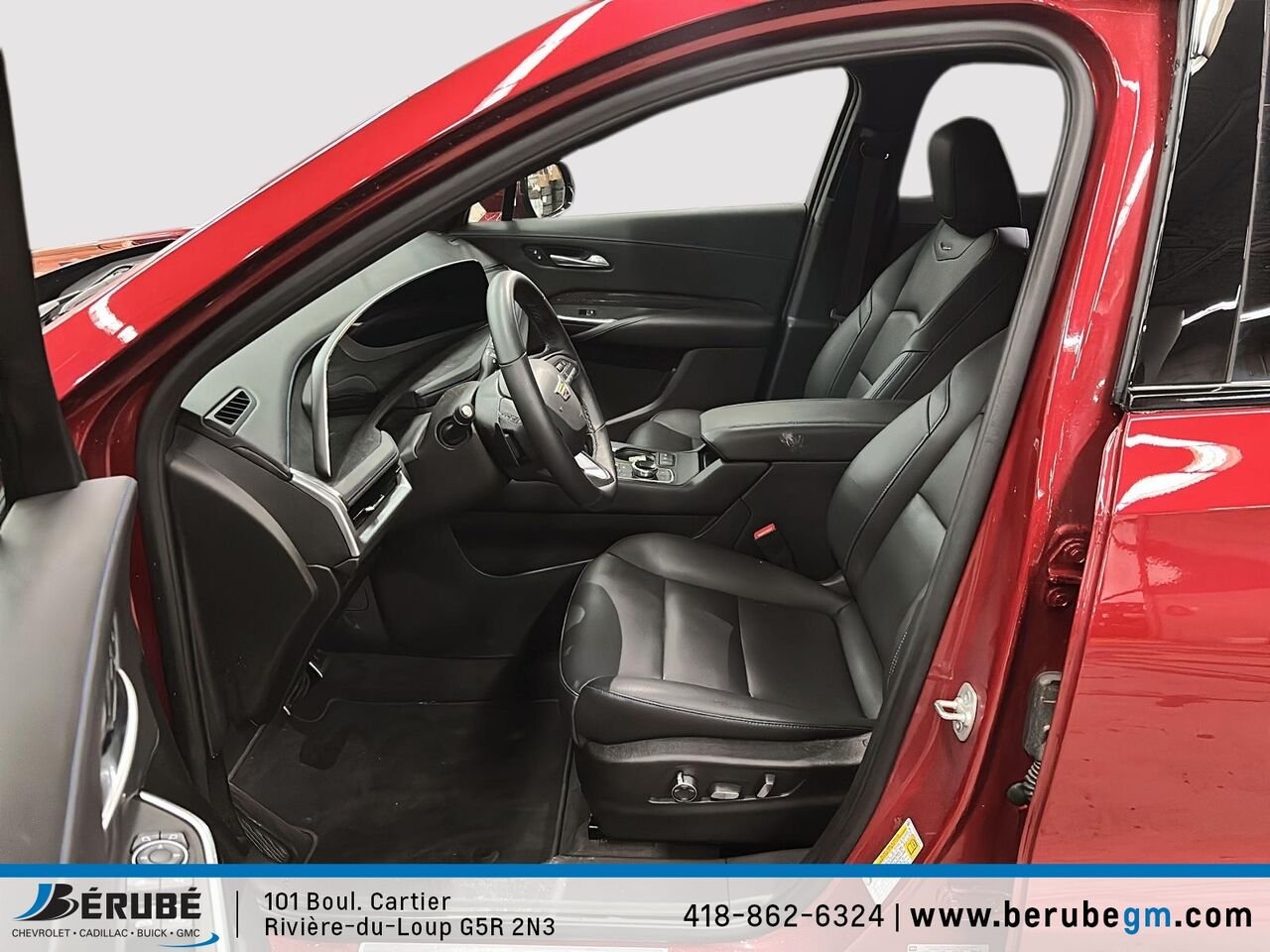 2025 CADILLAC XT4 SPORT AWD Traction intégrale, 4 portes Sport Red Rivière-du-Loup - photo #8