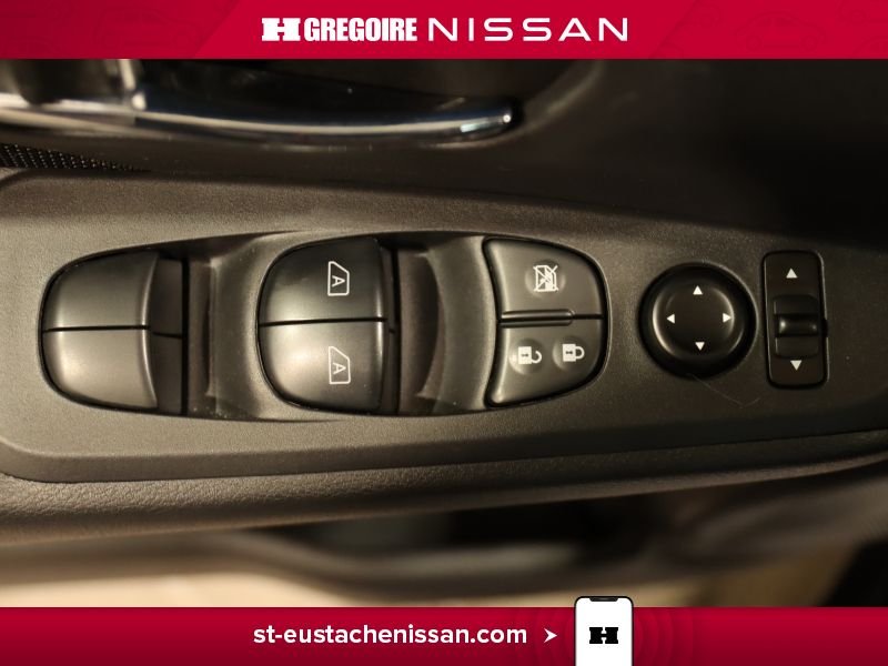 2023 Nissan Kicks White Laval - photo #24