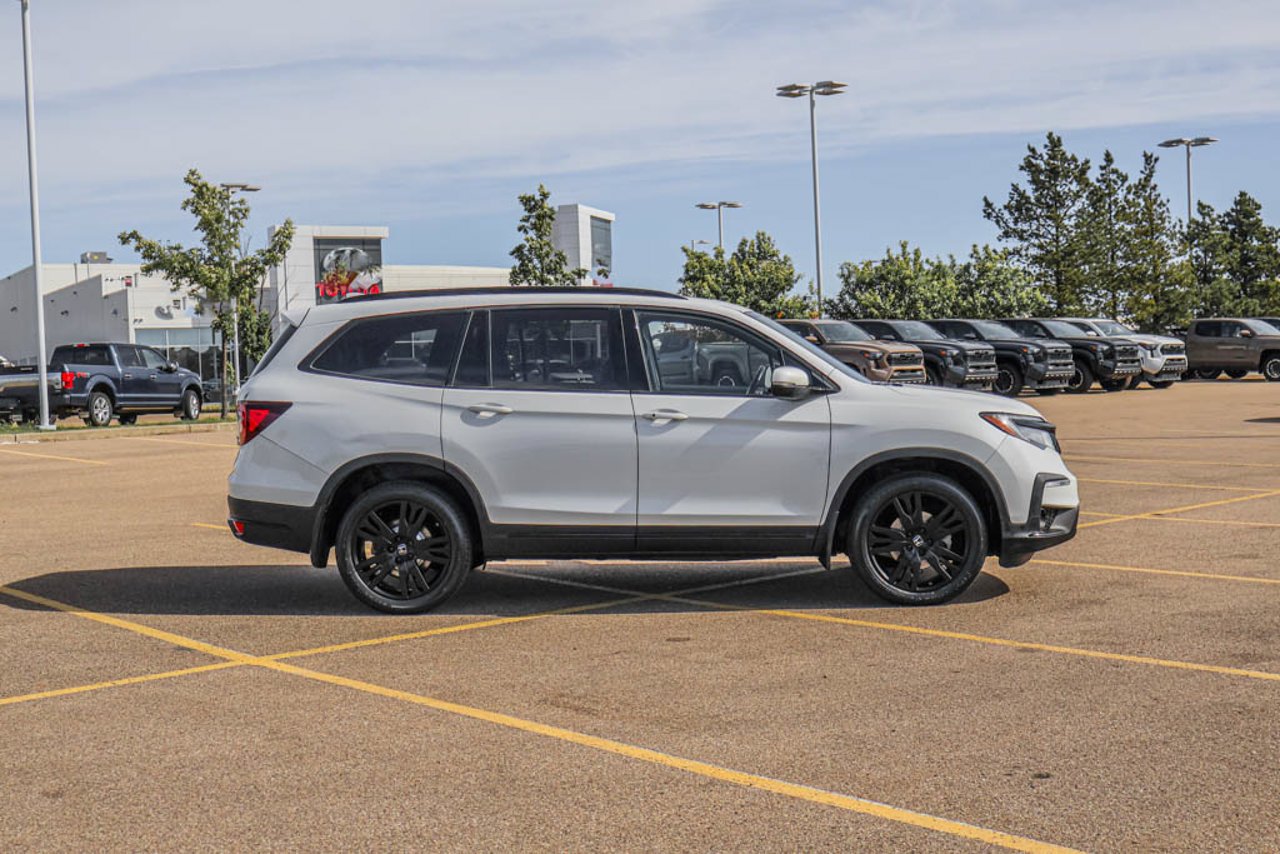 2022 Honda Pilot Black Edition AWD White Sherwood Park - photo #9