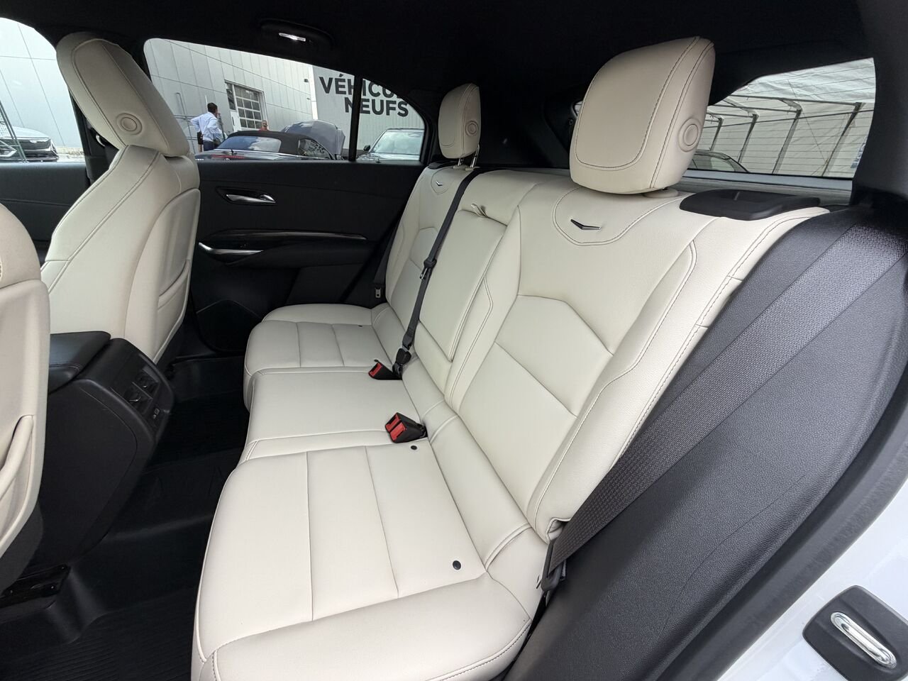 2020 Cadillac XT4 SPORT AWD White Laval - photo #15